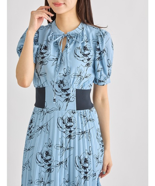 tocco closet(トッコ クローゼット)の「リボン付きウエストリブ切替フラワープリントプリーツワンピース(ワンピース・レディース・ホワイト/サックスブルー・M)」の18枚目の写真