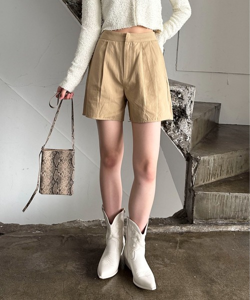 EPIMI E'PIMMY(エピミエピミー)の「タックチノハーフパンツ(チノパンツ・レディース・ブラック/カーキ/ベージュ・MEDIUM)」の1枚目の写真