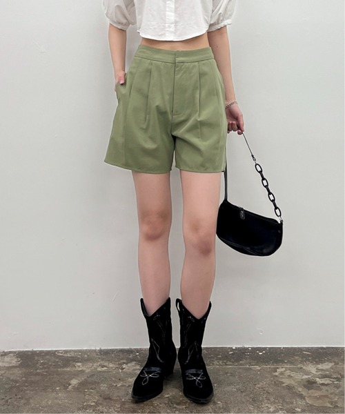 EPIMI E'PIMMY(エピミエピミー)の「タックチノハーフパンツ(チノパンツ・レディース・ブラック/カーキ/ベージュ・MEDIUM)」の3枚目の写真