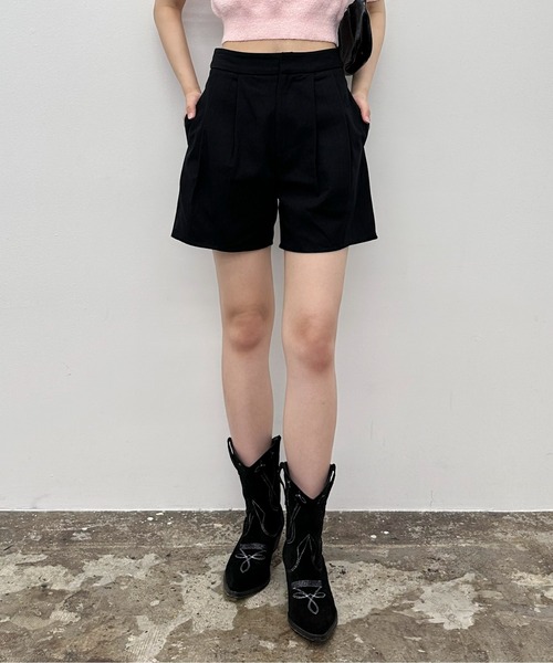 EPIMI E'PIMMY(エピミエピミー)の「タックチノハーフパンツ(チノパンツ・レディース・ブラック/カーキ/ベージュ・MEDIUM)」の2枚目の写真