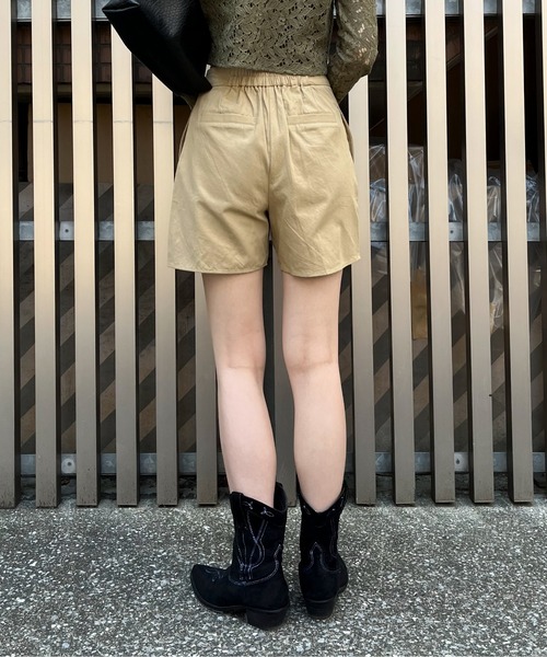 EPIMI E'PIMMY(エピミエピミー)の「タックチノハーフパンツ(チノパンツ・レディース・ブラック/カーキ/ベージュ・MEDIUM)」の15枚目の写真