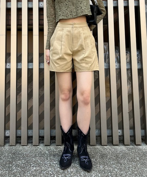EPIMI E'PIMMY(エピミエピミー)の「タックチノハーフパンツ(チノパンツ・レディース・ブラック/カーキ/ベージュ・MEDIUM)」の6枚目の写真