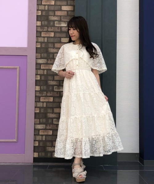 axes femme（アクシーズファム）の「ケープ風レースティアード