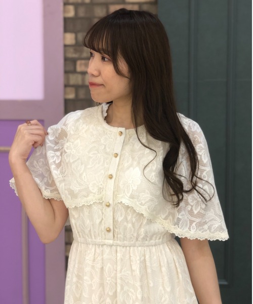 axes femme（アクシーズファム）の「ケープ風レースティアード 