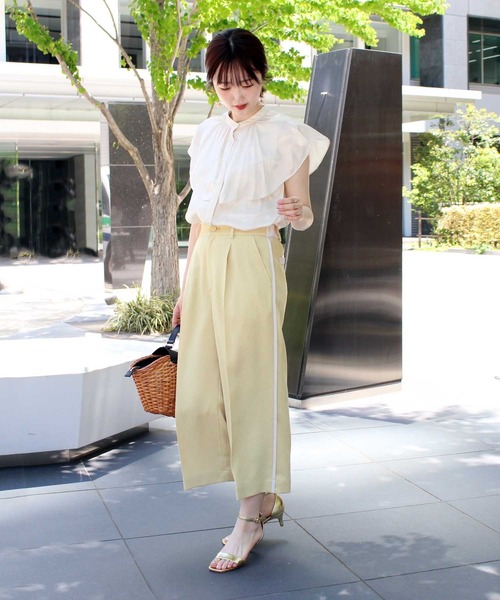 Jines(ジネス)の「割繊サテン ケープカラーブラウス(シャツ/ブラウス・レディース・ベージュ/レッド/カーキ・38)」の11枚目の写真