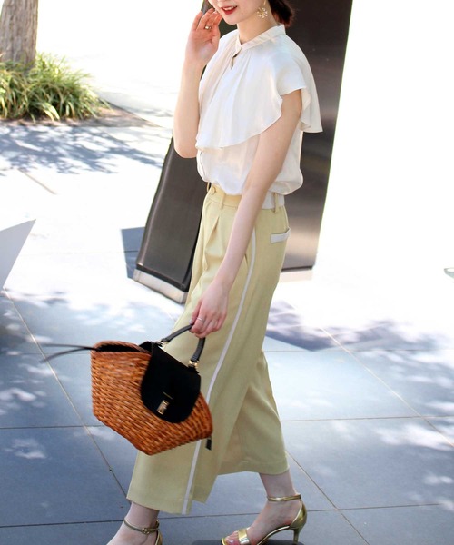 Jines(ジネス)の「割繊サテン ケープカラーブラウス(シャツ/ブラウス・レディース・ベージュ/レッド/カーキ・38)」の13枚目の写真