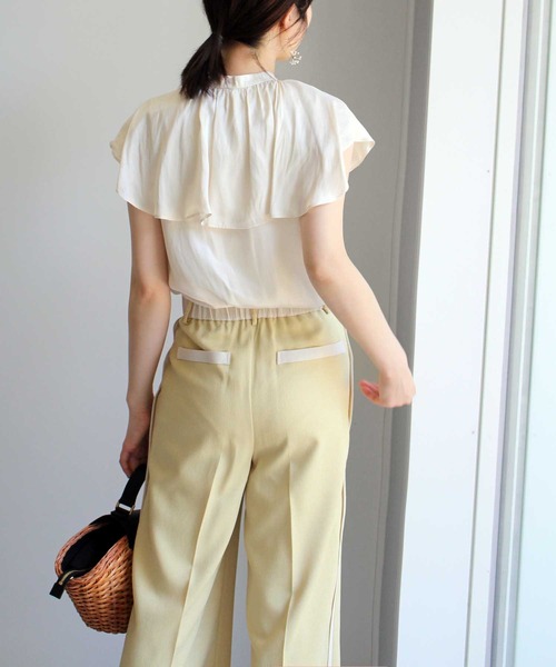 Jines(ジネス)の「割繊サテン ケープカラーブラウス(シャツ/ブラウス・レディース・ベージュ/レッド/カーキ・38)」の14枚目の写真