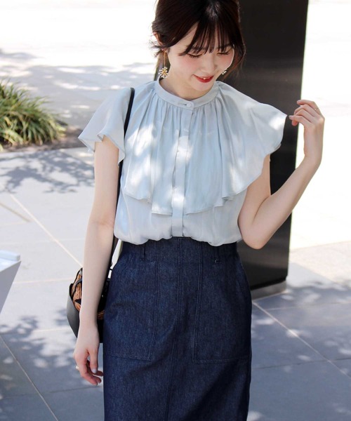 Jines(ジネス)の「割繊サテン ケープカラーブラウス(シャツ/ブラウス・レディース・ベージュ/レッド/カーキ・38)」の4枚目の写真