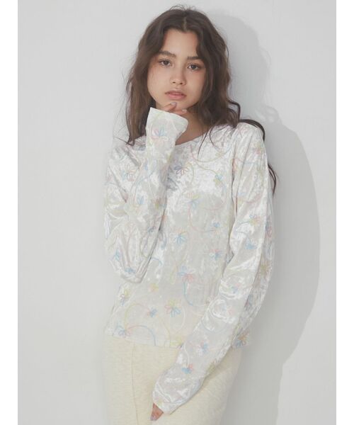 merry jenny（メリージェニー）の「ベロアflower embroidery tops（Tシャツ/カットソー・レディース・オフホワイト/グリーン・FREE）」の4枚目の写真