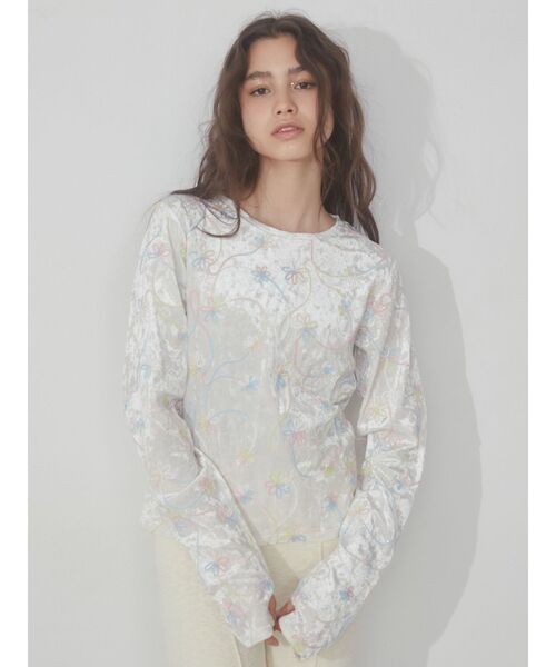 merry jenny（メリージェニー）の「ベロアflower embroidery tops（Tシャツ/カットソー・レディース・オフホワイト/グリーン・FREE）」の5枚目の写真