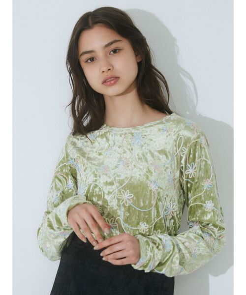 merry jenny（メリージェニー）の「ベロアflower embroidery tops（Tシャツ/カットソー・レディース・オフホワイト/グリーン・FREE）」の11枚目の写真