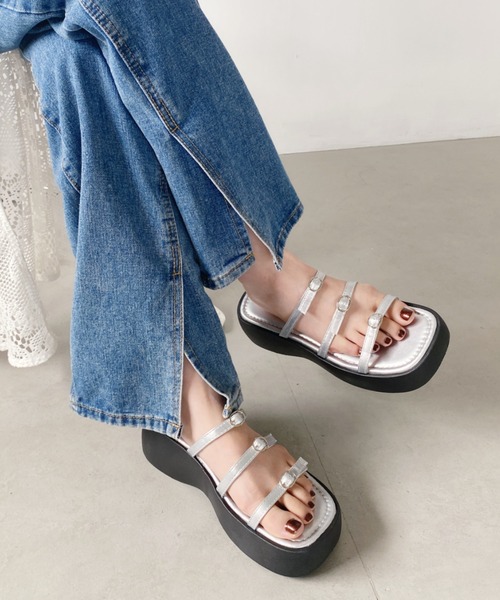 wears(ウェアーズ)の「ストラップ厚底サンダル(サンダル・レディース・アイボリー/ブラック/シルバー・M/L)」の3枚目の写真