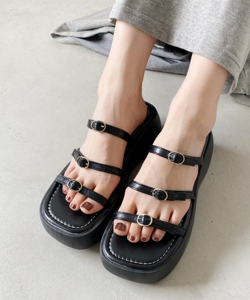 wears(ウェアーズ)の「ストラップ厚底サンダル(サンダル・レディース・アイボリー/ブラック/シルバー・M/L)」の12枚目の写真