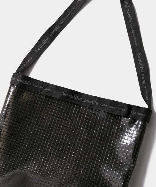 beautiful people（ビューティフルピープル）の「beautiful people plaid vinyl logo tape shoulder bag 7345611931（ショルダーバッグ・レディース・ブラック・FREE）」の4枚目の写真