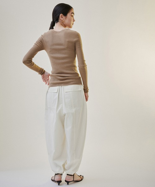 SALON adam et rope'（サロン アダム エ ロペ）の「【洗える・撥水加工・花粉ガード付き】コットンナイロンドロストパンツ/バレルパンツ（カーゴパンツ・レディース・オフホワイト/ブラック・FREE）」の9枚目の写真