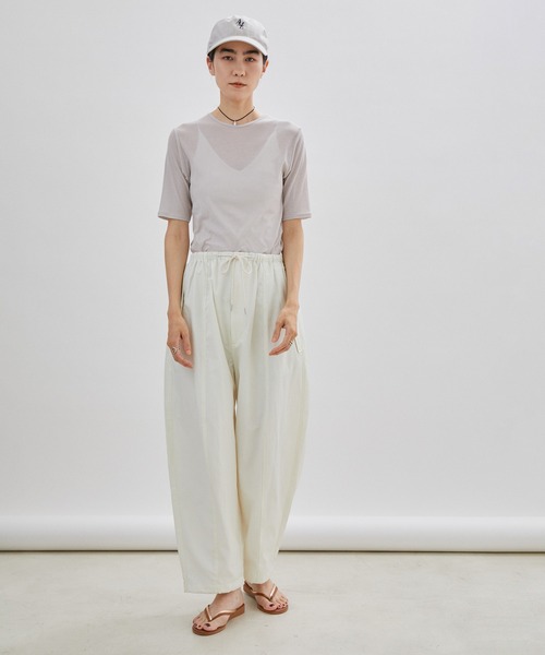 SALON adam et rope'（サロン アダム エ ロペ）の「【洗える・撥水加工・花粉ガード付き】コットンナイロンドロストパンツ/バレルパンツ（カーゴパンツ・レディース・オフホワイト/ブラック・FREE）」の4枚目の写真