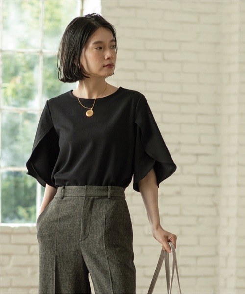 OPAQUE.CLIP（オペークドットクリップ）の「◆チューリップフレアスリーブカットソー【洗濯機洗い可】（Tシャツ/カットソー・レディース・ボルドー/ブラック/ブルー系7/オフホワイト・42/40/38/36）」の6枚目の写真