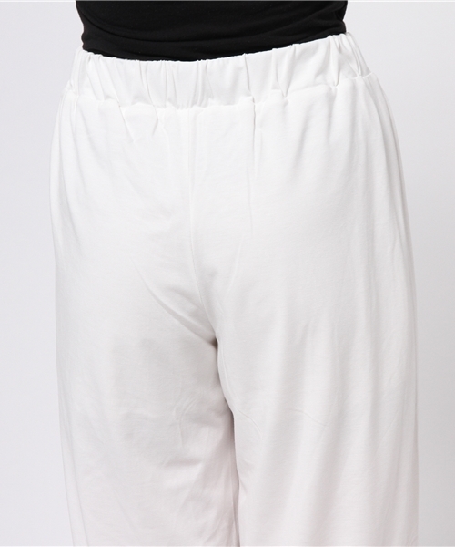 AZUL by moussy（アズールバイマウジー）の「ファイン40/-TRPu天竺ワイドPT（その他パンツ・レディース・オフホワイト/ブラック/ダークカーキ・MEDIUM/LARGE/SMALL）」の8枚目の写真