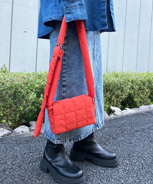 ANAP(アナップ)の「ナイロンキルティングミニショルダーバック(ショルダーバッグ・レディース・グリーン/レッド/アイボリー/ブラック・FREE)」の4枚目の写真