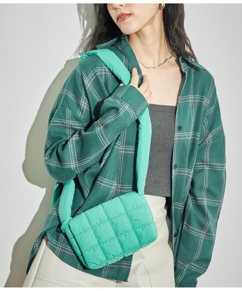 ANAP(アナップ)の「ナイロンキルティングミニショルダーバック(ショルダーバッグ・レディース・グリーン/レッド/アイボリー/ブラック・FREE)」の3枚目の写真