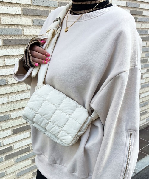 ANAP(アナップ)の「ナイロンキルティングミニショルダーバック(ショルダーバッグ・レディース・グリーン/レッド/アイボリー/ブラック・FREE)」の2枚目の写真