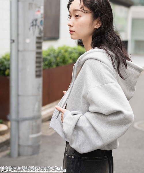 Reebok（リーボック）の「∴WEGO/別注Reebok 裏起毛ショートZIPパーカー（パーカー・レディース・ブラック/オフホワイト/杢グレー・FREE）」の11枚目の写真