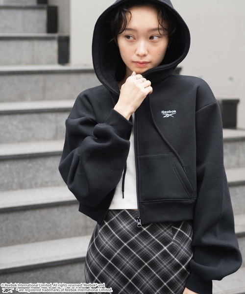 Mobb. パーカー ブラック ショート 裏起毛 Reebok（リーボック）の「∴WEGO/別注Reebok 裏起毛ショートZIP