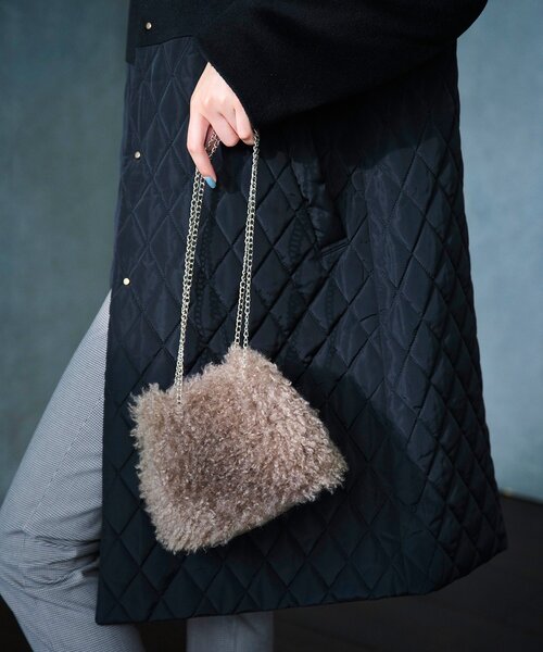 OPAQUE.CLIP（オペークドットクリップ）の「◆【2WAY】ラム風フェイクファーミニショルダーバッグ（ショルダーバッグ・レディース・チャコールグレー/ブラウン系/オフホワイト・00）」の3枚目の写真