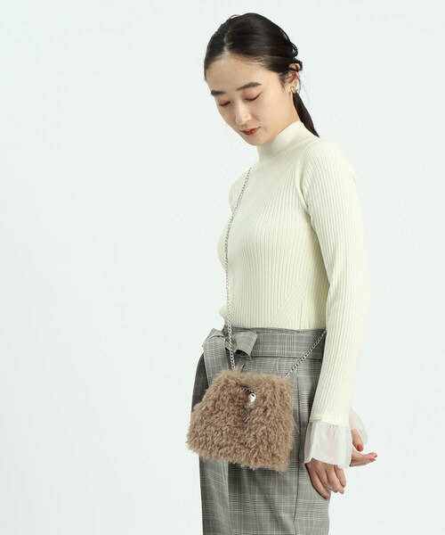 OPAQUE.CLIP（オペークドットクリップ）の「◆【2WAY】ラム風フェイクファーミニショルダーバッグ（ショルダーバッグ・レディース・チャコールグレー/ブラウン系/オフホワイト・00）」の19枚目の写真