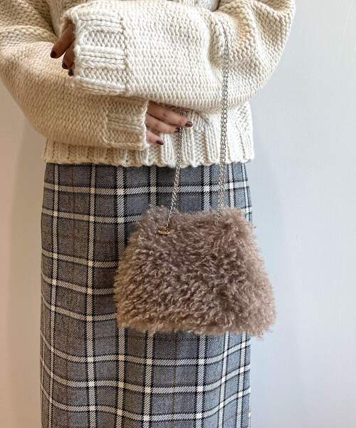 OPAQUE.CLIP（オペークドットクリップ）の「◆【2WAY】ラム風フェイクファーミニショルダーバッグ（ショルダーバッグ・レディース・チャコールグレー/ブラウン系/オフホワイト・00）」の22枚目の写真