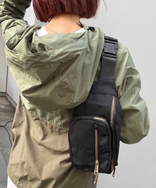 NANEA(ナネア)の「カラーボディバッグ(ボディバッグ/ウエストポーチ・レディース・ピンク/イエロー/ブルー/グリーン/ブラック・フリー)」の9枚目の写真
