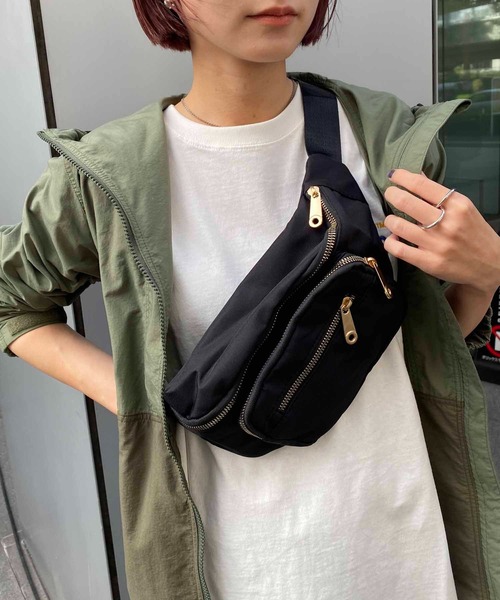 NANEA(ナネア)の「カラーボディバッグ(ボディバッグ/ウエストポーチ・レディース・ピンク/イエロー/ブルー/グリーン/ブラック・フリー)」の6枚目の写真