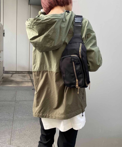NANEA(ナネア)の「カラーボディバッグ(ボディバッグ/ウエストポーチ・レディース・ピンク/イエロー/ブルー/グリーン/ブラック・フリー)」の10枚目の写真