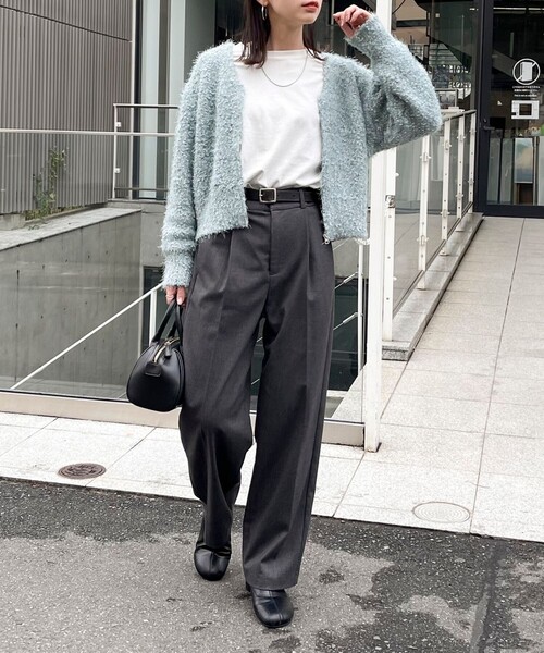 fredy emue（フレディエミュ）の「ふわキラZIPカーディガン（カーディガン/ボレロ・レディース・オフホワイト/チャコールグレー/オレンジ/サックスブルー・38）」の6枚目の写真