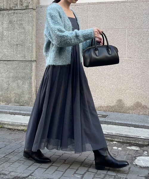 fredy emue（フレディエミュ）の「ふわキラZIPカーディガン（カーディガン/ボレロ・レディース・オフホワイト/チャコールグレー/オレンジ/サックスブルー・38）」の17枚目の写真