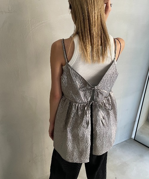 AIC.（エーアイシー）の「2WAYメタリックふくれジャガードキャミソール（キャミソール・レディース・シルバー・FREE）」の4枚目の写真