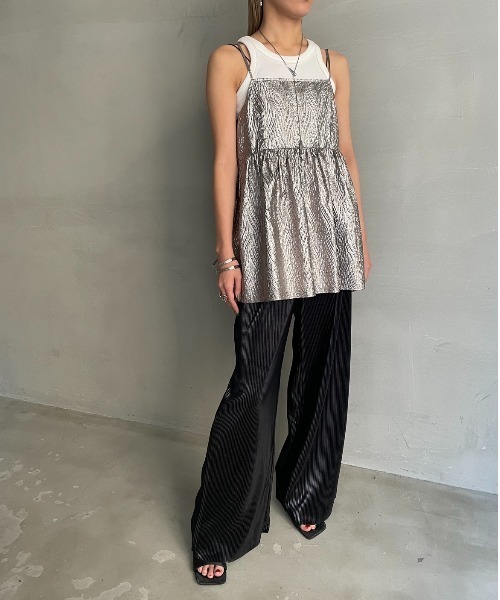 AIC.（エーアイシー）の「2WAYメタリックふくれジャガードキャミソール（キャミソール・レディース・シルバー・FREE）」の5枚目の写真