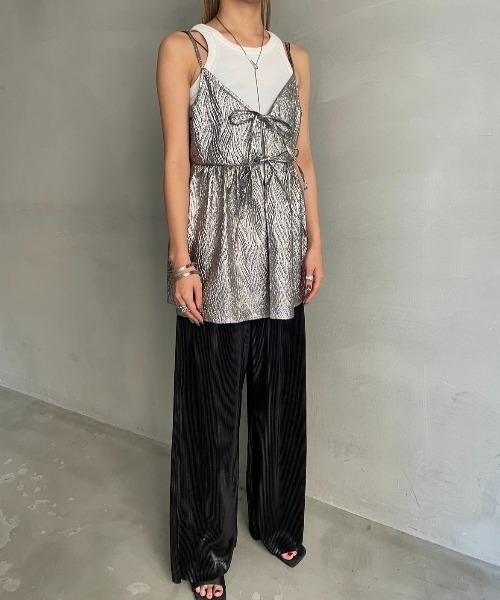 AIC.（エーアイシー）の「2WAYメタリックふくれジャガードキャミソール（キャミソール・レディース・シルバー・FREE）」の10枚目の写真