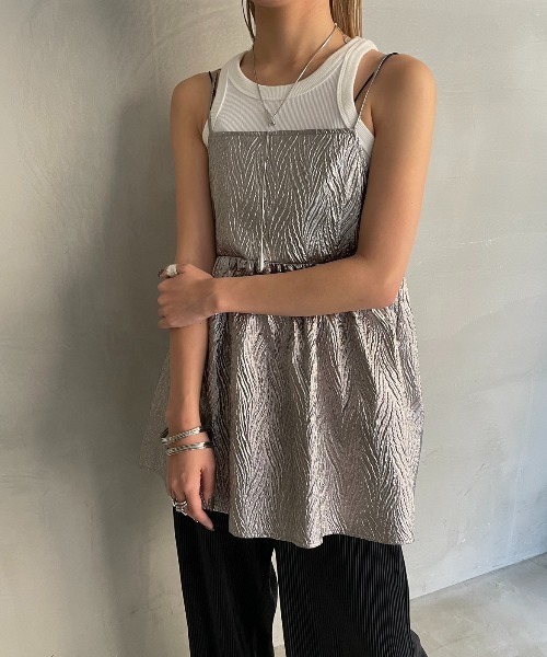 AIC.（エーアイシー）の「2WAYメタリックふくれジャガードキャミソール（キャミソール・レディース・シルバー・FREE）」の3枚目の写真