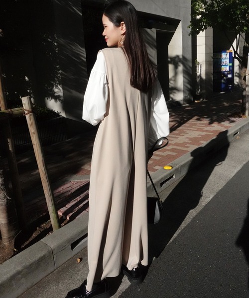 CORNERS(コーナーズ)の「Vネックフロントタックオールインワン(サロペット/オーバーオール・レディース・グレイッシュベージュ/チャコールグレー/ブラック・M)」の14枚目の写真