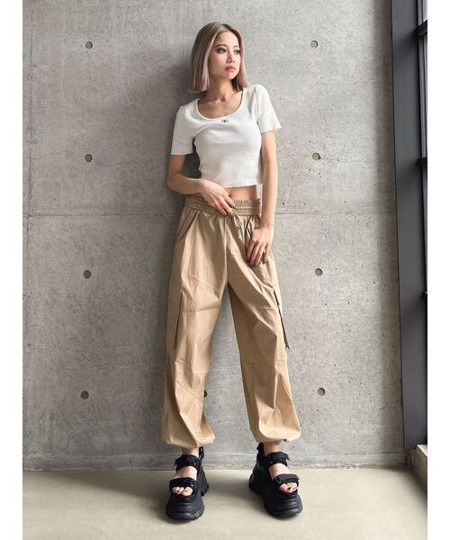 GYDA(ジェイダ)の「2WAYウエスト パラシュートパンツ(その他パンツ・レディース・ベージュ/ブラック・FREE)」の14枚目の写真
