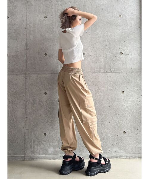GYDA(ジェイダ)の「2WAYウエスト パラシュートパンツ(その他パンツ・レディース・ベージュ/ブラック・FREE)」の16枚目の写真