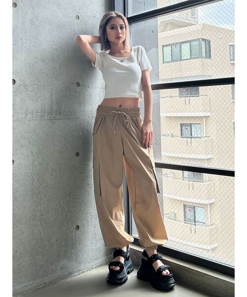 GYDA(ジェイダ)の「2WAYウエスト パラシュートパンツ(その他パンツ・レディース・ベージュ/ブラック・FREE)」の18枚目の写真