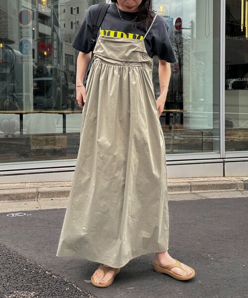 fredy emue（フレディエミュ）の「タックデザインギャザーキャミワンピース（ワンピース・レディース・ブラック/カーキ・38）」の5枚目の写真