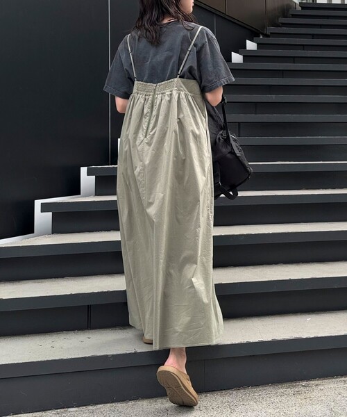 fredy emue（フレディエミュ）の「タックデザインギャザーキャミワンピース（ワンピース・レディース・ブラック/カーキ・38）」の11枚目の写真