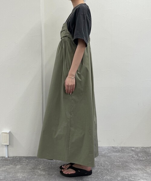 fredy emue（フレディエミュ）の「タックデザインギャザーキャミワンピース（ワンピース・レディース・ブラック/カーキ・38）」の22枚目の写真