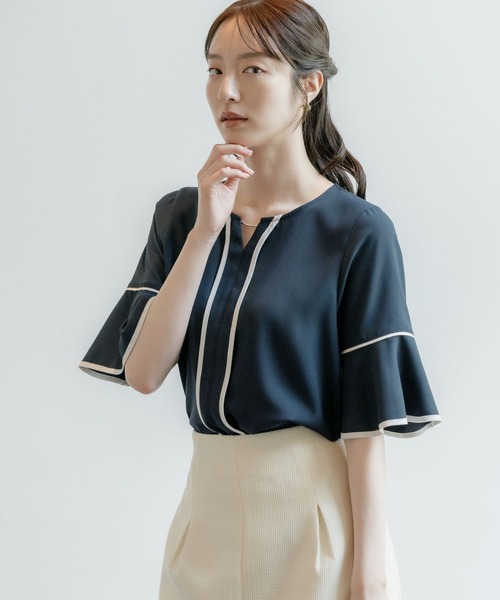 Andemiu（アンデミュウ）の「フロントアクセブラウス109466（シャツ/ブラウス・レディース・アイボリー/ブルー/ネイビー/ベージュ/ネイビー×ホワイト・FREE）」の5枚目の写真