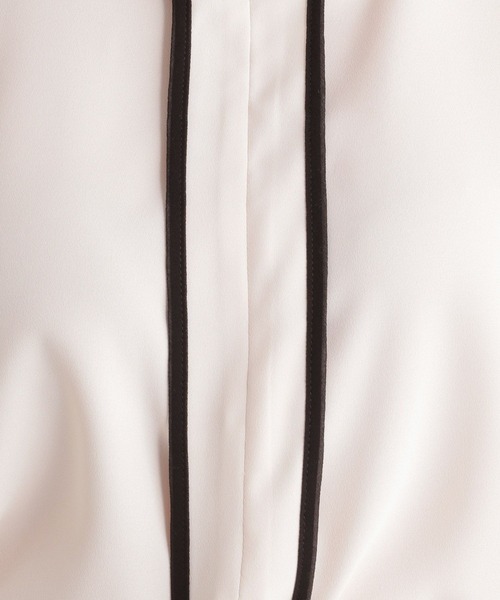 Andemiu（アンデミュウ）の「フロントアクセブラウス109466（シャツ/ブラウス・レディース・アイボリー/ブルー/ネイビー/ベージュ/ネイビー×ホワイト・FREE）」の6枚目の写真