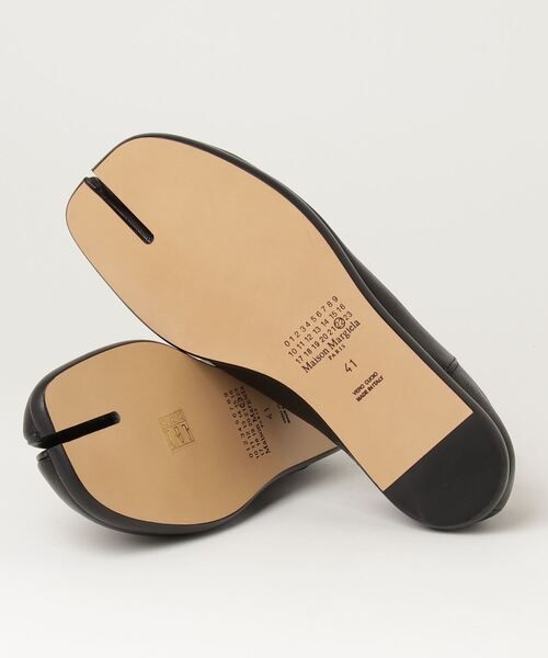 Maison Margiela(メゾンマルジェラ)の「TABI BABOUCHE(ローファー・メンズ・ブラック・41/42/43)」の3枚目の写真