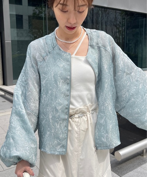 Meli rich（メリーリッチ）の「シアーニュアンスパターンランタンスリーブジップジャケット（ブルゾン・レディース・オフホワイト/グレー・FREE）」の4枚目の写真